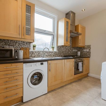 Mile End Rooms 57A London Bagian luar foto