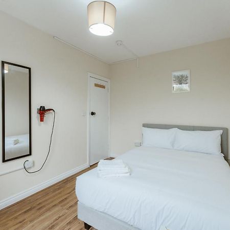 Mile End Rooms 57A London Bagian luar foto