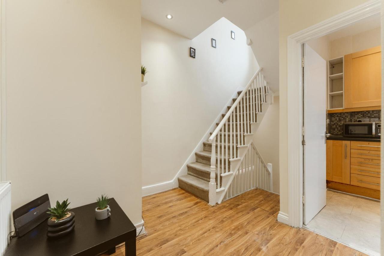 Mile End Rooms 57A London Bagian luar foto