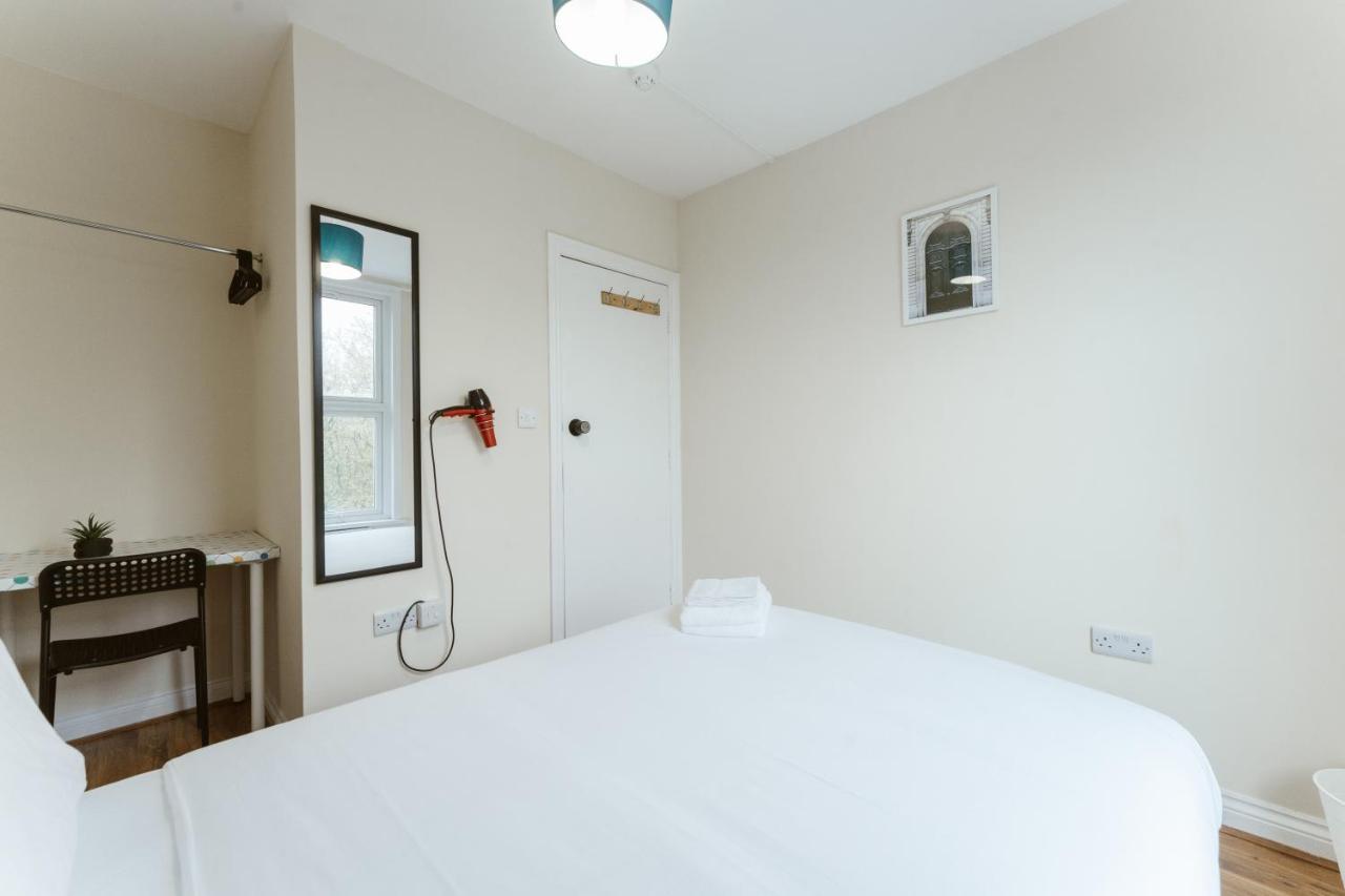 Mile End Rooms 57A London Bagian luar foto