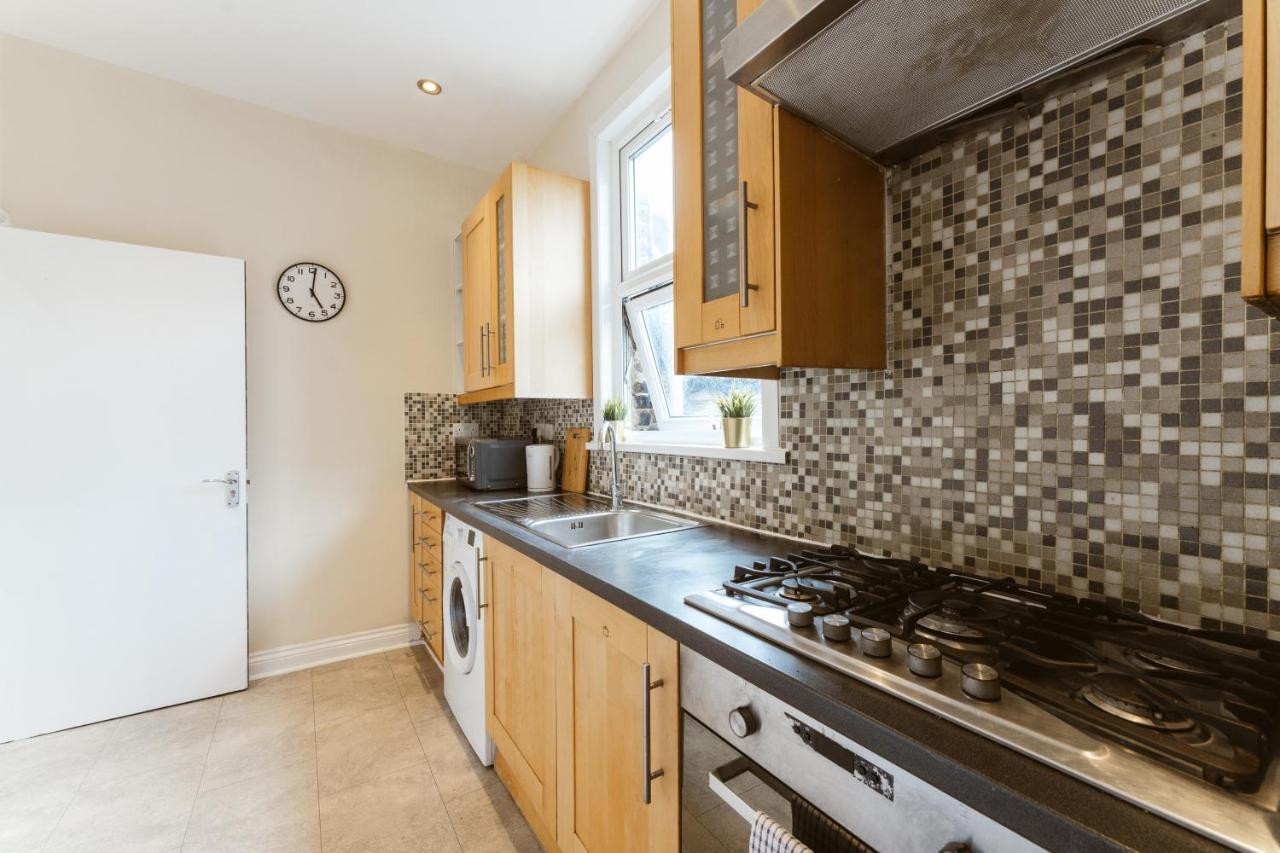 Mile End Rooms 57A London Bagian luar foto