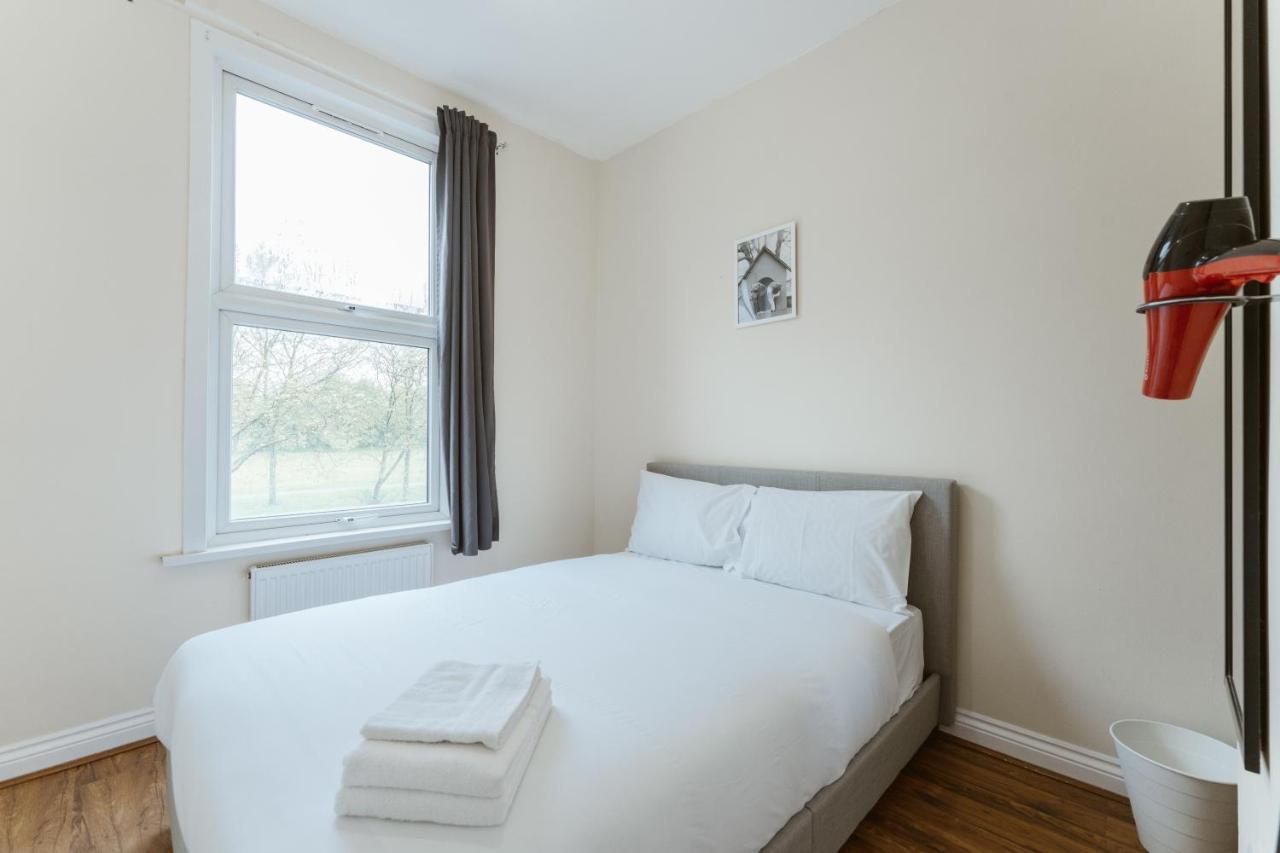 Mile End Rooms 57A London Bagian luar foto
