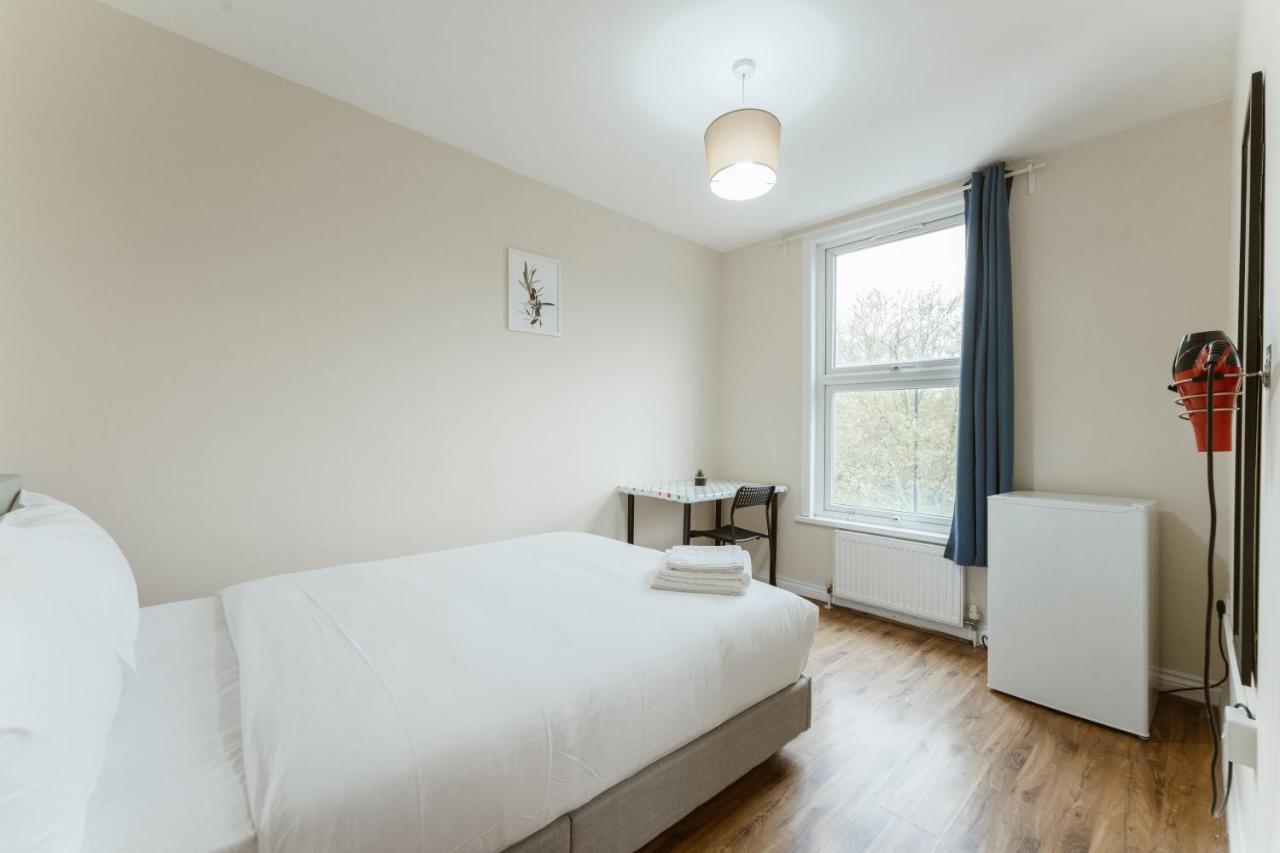 Mile End Rooms 57A London Bagian luar foto